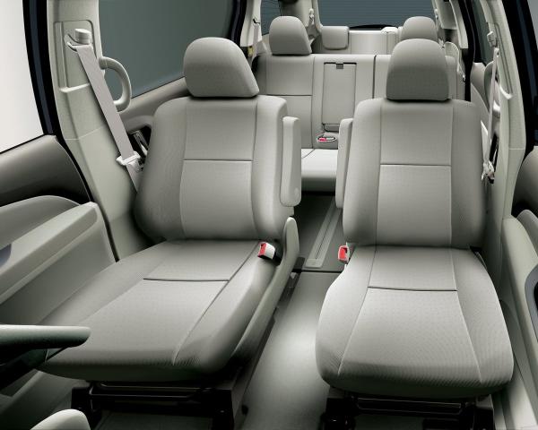 Фото Toyota Estima III Минивэн