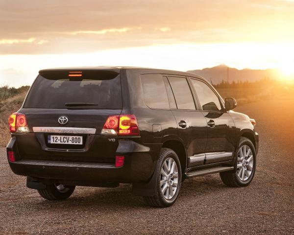 Фото Toyota Land Cruiser 200 Series Рестайлинг 1 Внедорожник 5 дв.