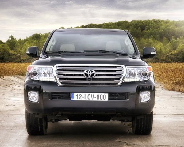 Фото Toyota Land Cruiser 200 Series Рестайлинг 1 Внедорожник 5 дв.