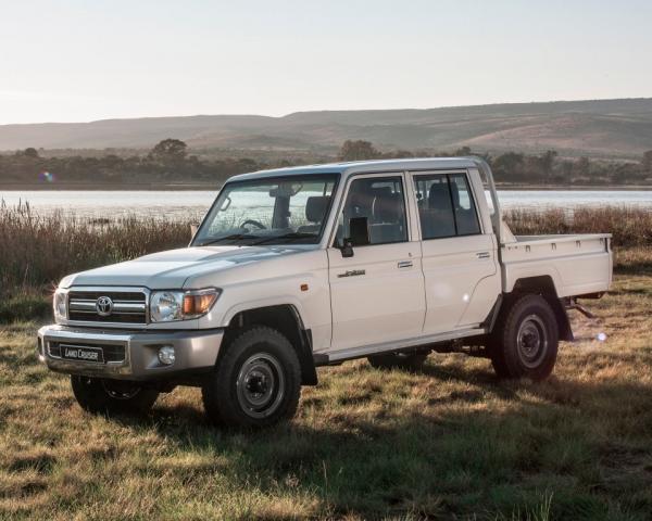 Фото Toyota Land Cruiser 70 Series Рестайлинг 1 Пикап Двойная кабина