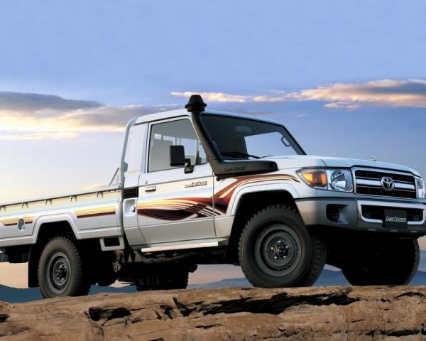 Фото Toyota Land Cruiser 70 Series Рестайлинг 1 Пикап Одинарная кабина