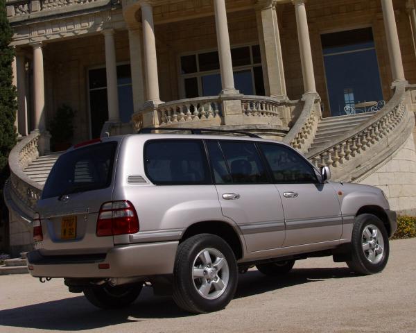 Фото Toyota Land Cruiser 100 Series Рестайлинг 1 Внедорожник 5 дв.