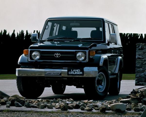 Фото Toyota Land Cruiser 70 Series Внедорожник 5 дв.