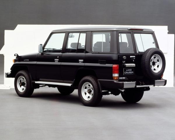 Фото Toyota Land Cruiser 70 Series Внедорожник 5 дв.