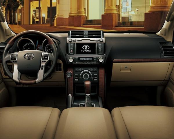 Фото Toyota Land Cruiser Prado 150 Series Рестайлинг 1 Внедорожник 3 дв.