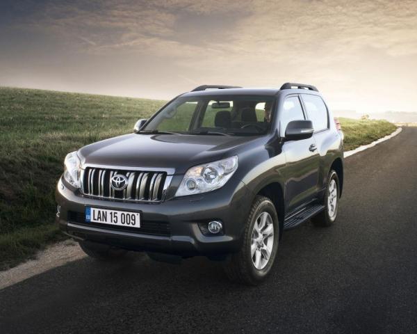 Фото Toyota Land Cruiser Prado 150 Series Внедорожник 3 дв.