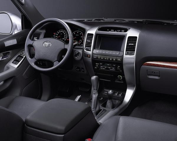 Фото Toyota Land Cruiser Prado 120 Series Рестайлинг Внедорожник 5 дв.