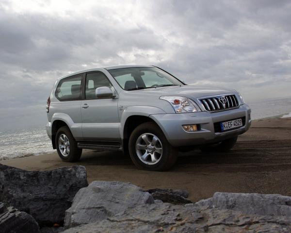 Фото Toyota Land Cruiser Prado 120 Series Рестайлинг Внедорожник 3 дв.