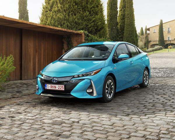 Фото Toyota Prius IV (XW50) Хэтчбек 5 дв. PHV