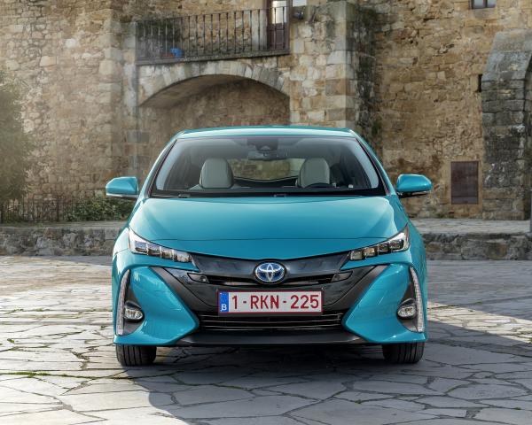 Фото Toyota Prius IV (XW50) Хэтчбек 5 дв. PHV