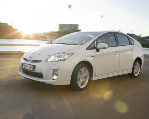 Фото Toyota Prius III (XW30) Хэтчбек 5 дв.