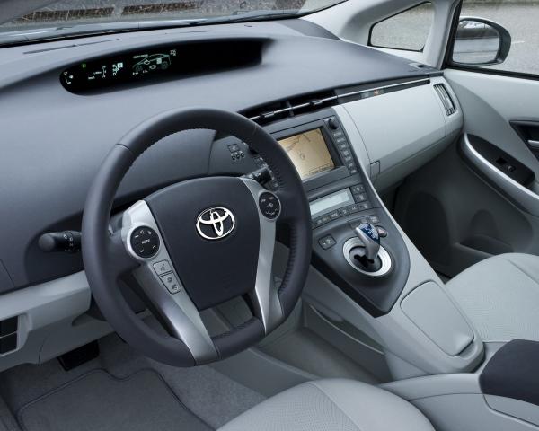 Фото Toyota Prius III (XW30) Хэтчбек 5 дв.