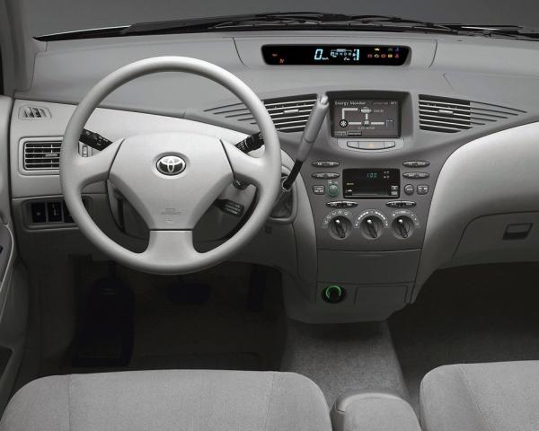 Фото Toyota Prius I (XW10) Седан