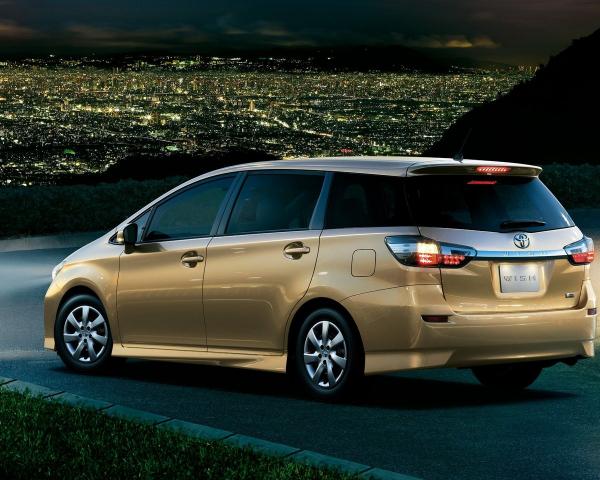 Фото Toyota Wish II Рестайлинг Минивэн