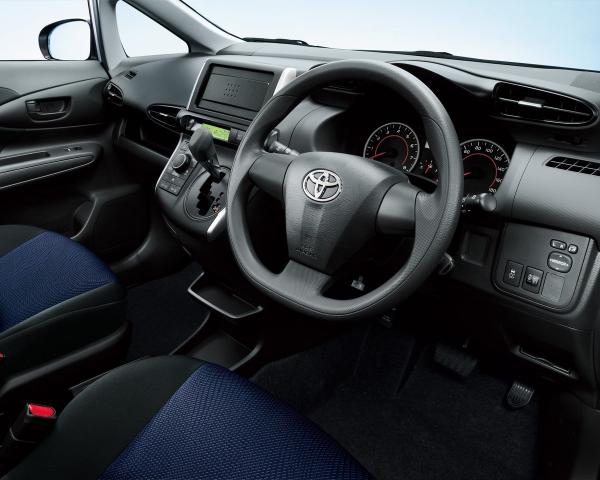 Фото Toyota Wish II Рестайлинг Минивэн