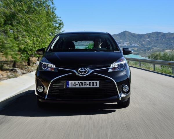 Фото Toyota Yaris III Рестайлинг Хэтчбек 5 дв.