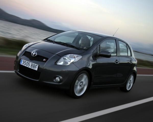 Фото Toyota Yaris II Хэтчбек 5 дв.