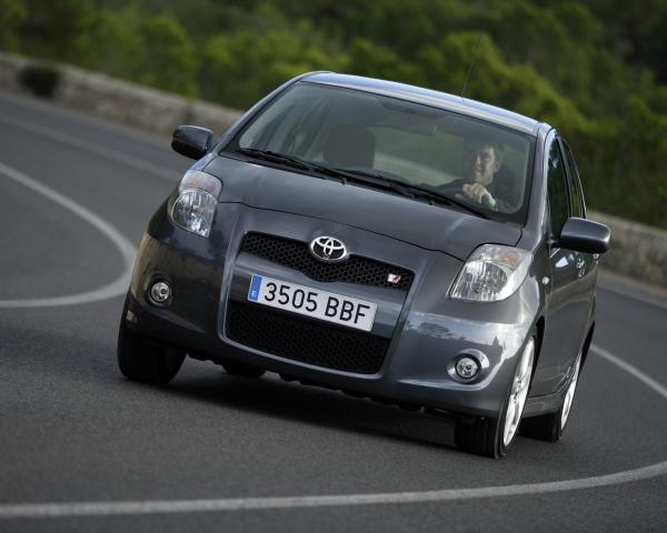 Фото Toyota Yaris II Хэтчбек 5 дв.