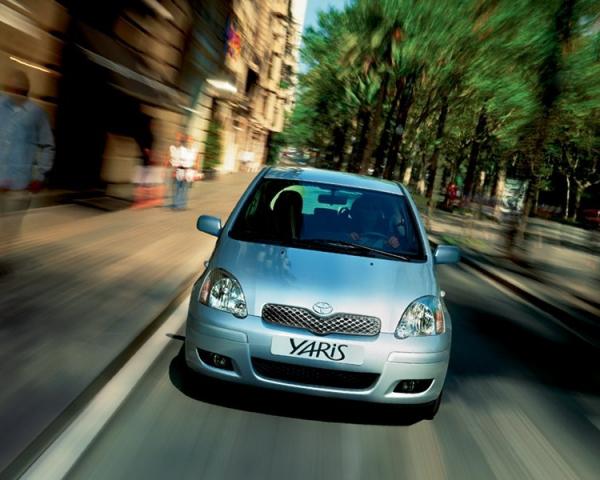 Фото Toyota Yaris I Рестайлинг Хэтчбек 3 дв.