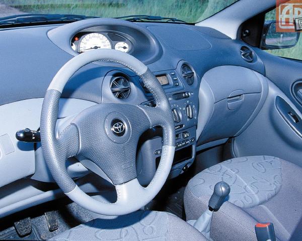 Фото Toyota Yaris I Хэтчбек 5 дв.