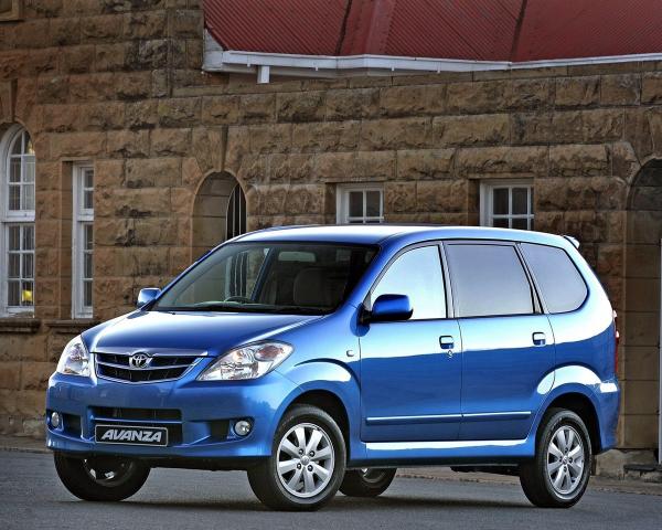 Фото Toyota Avanza I Минивэн