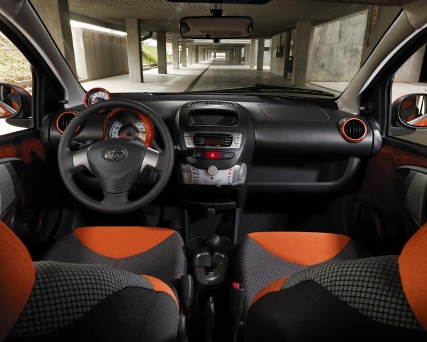 Фото Toyota Aygo I Рестайлинг 2 Хэтчбек 5 дв.