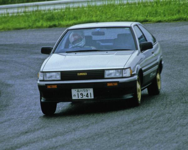 Фото Toyota Corolla Levin IV (AE85/AE86) Хэтчбек 3 дв.