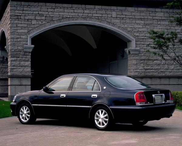 Фото Toyota Crown Majesta III (S170) Седан