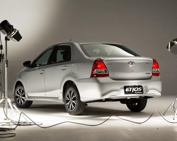 Фото Toyota Etios I Рестайлинг Седан