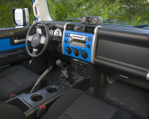 Фото Toyota FJ Cruiser I Внедорожник 5 дв.