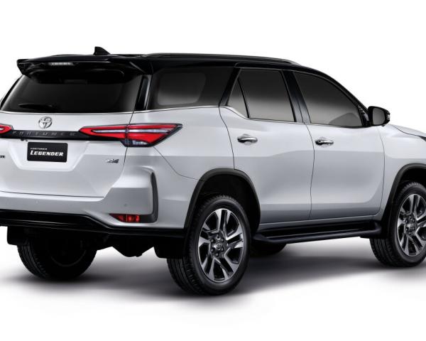 Фото Toyota Fortuner II Рестайлинг Внедорожник 5 дв.