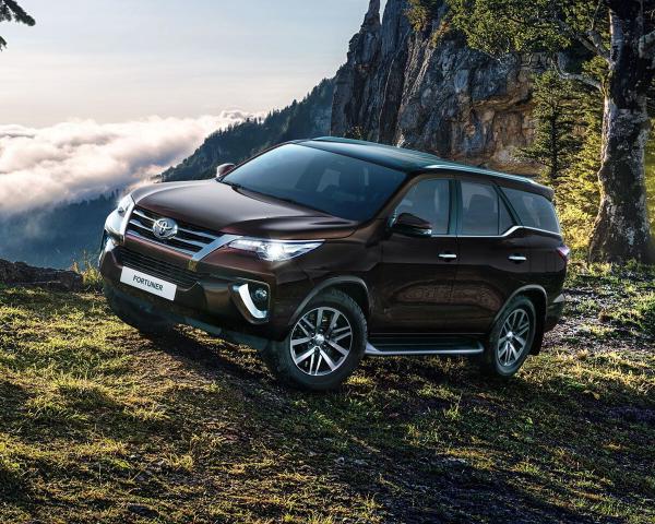 Фото Toyota Fortuner II Внедорожник 5 дв.