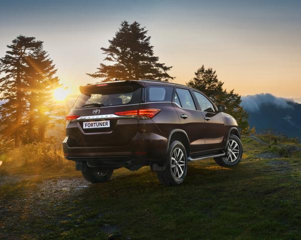 Фото Toyota Fortuner II Внедорожник 5 дв.