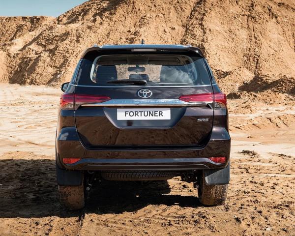 Фото Toyota Fortuner II Внедорожник 5 дв.