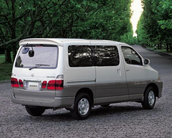 Фото Toyota Granvia I Минивэн