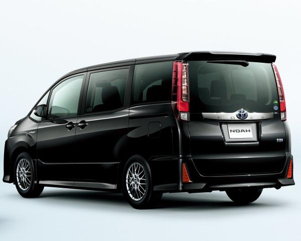 Фото Toyota Noah III (R80) Минивэн