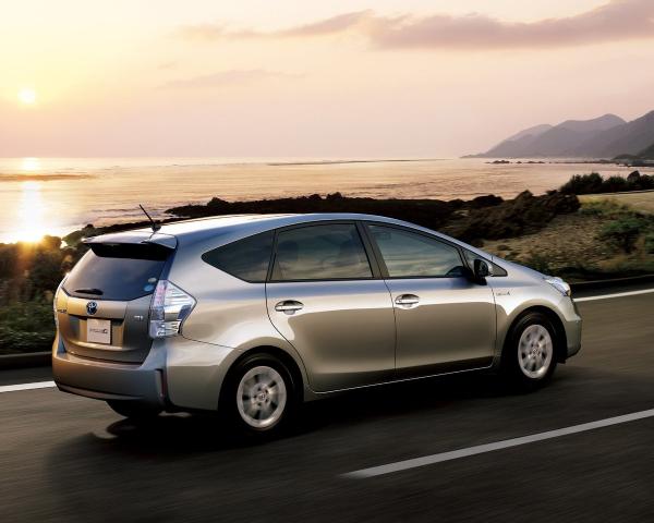 Фото Toyota Prius Alpha I (ZVW40/41) Универсал 5 дв.