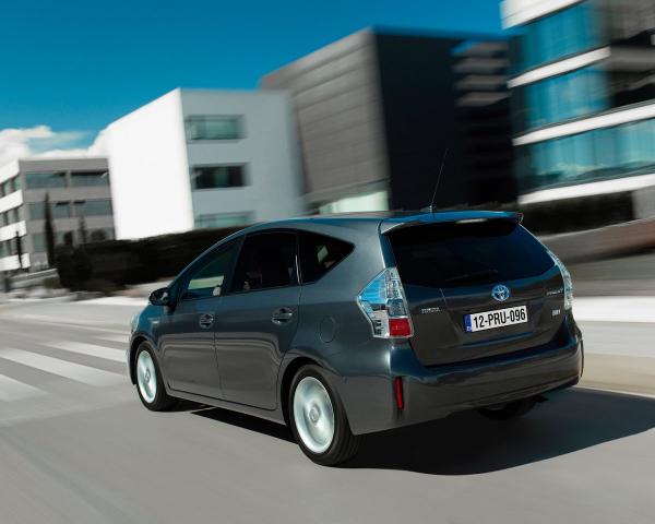 Фото Toyota Prius v (+) I (ZVW40/41) Универсал 5 дв.