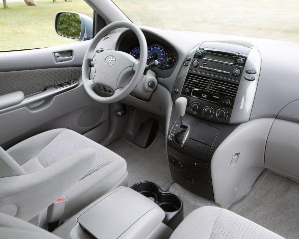 Фото Toyota Sienna II Рестайлинг Минивэн