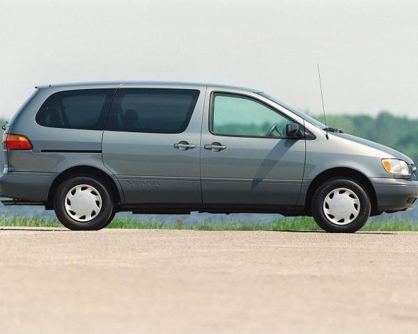 Фото Toyota Sienna I Минивэн