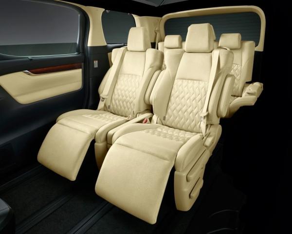 Фото Toyota Vellfire II Минивэн