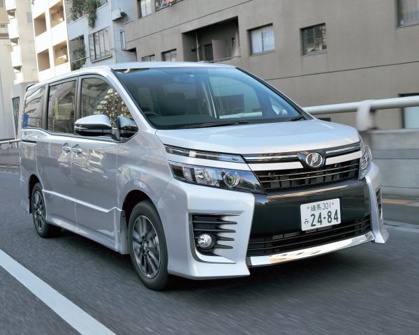 Фото Toyota Voxy III (R80) Минивэн