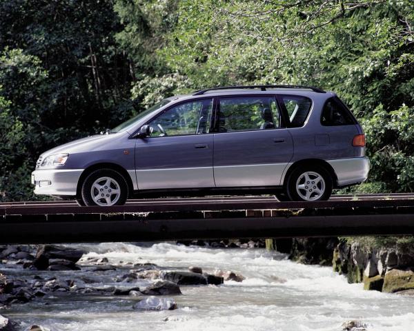 Фото Toyota Picnic I Компактвэн