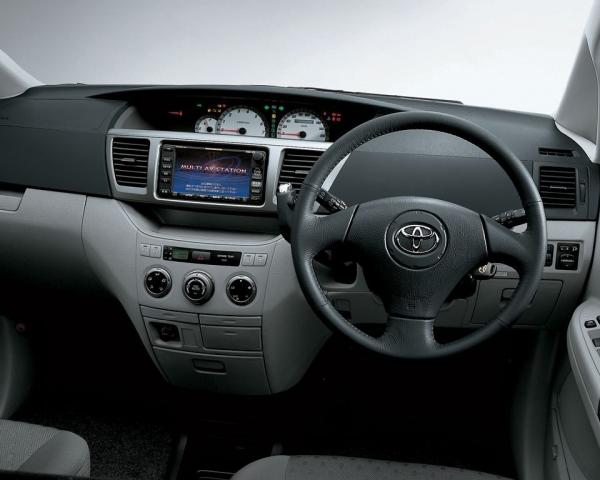 Фото Toyota Voxy I (R60) Компактвэн