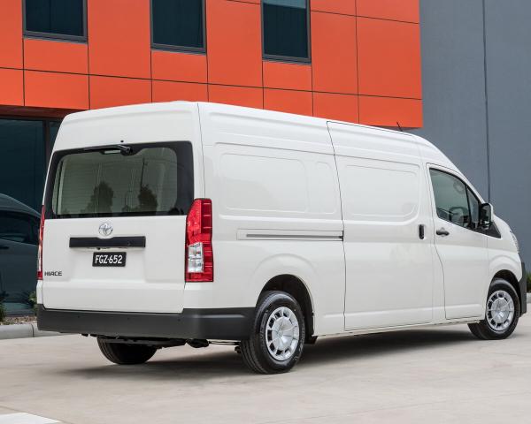 Фото Toyota HiAce H300 Фургон