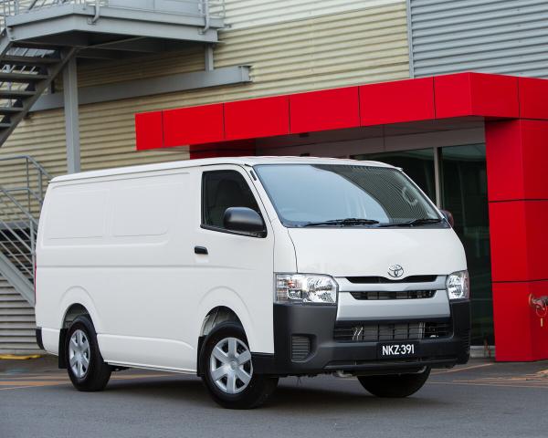 Фото Toyota HiAce H200 Рестайлинг Фургон