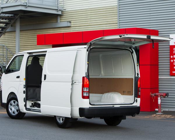 Фото Toyota HiAce H200 Рестайлинг Фургон