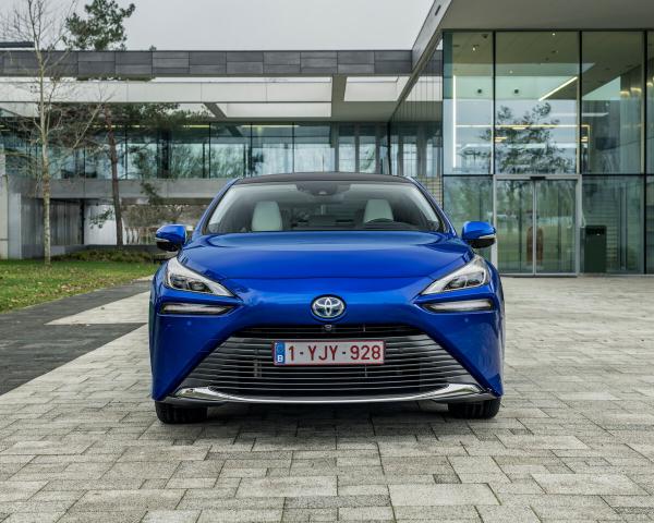 Фото Toyota Mirai II Седан