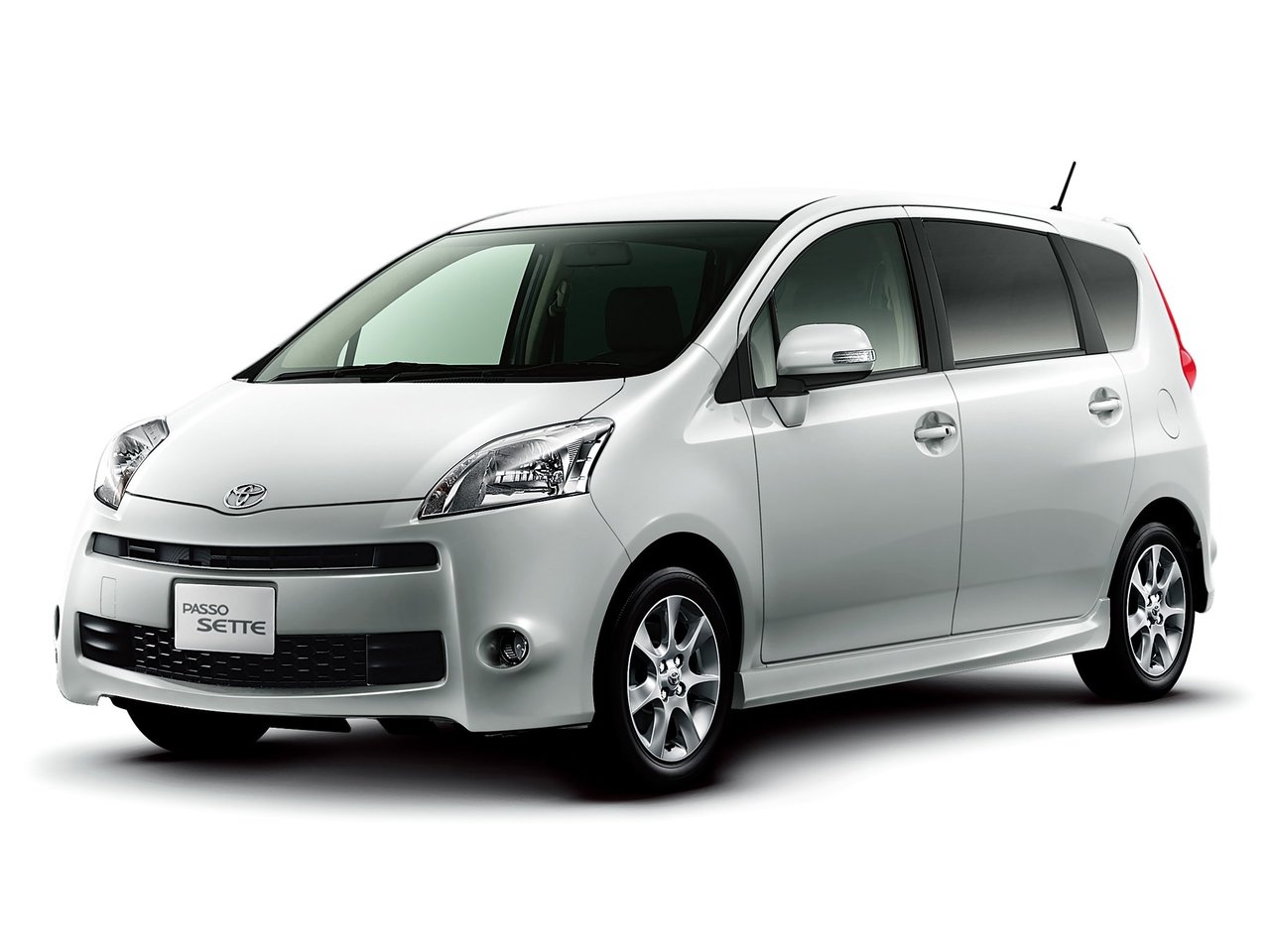 Фото Toyota Passo Sette I