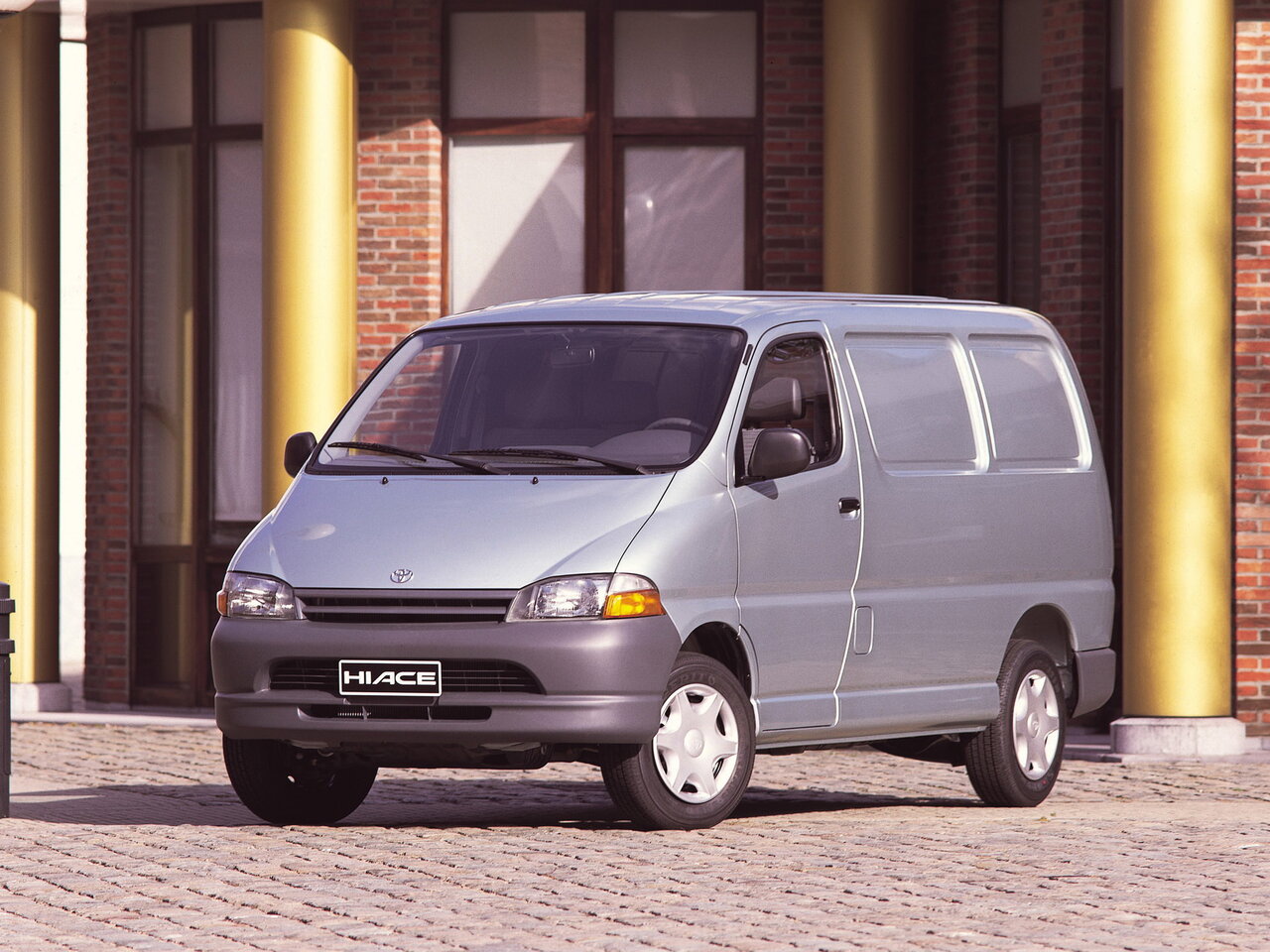 Фото Toyota HiAce XH10